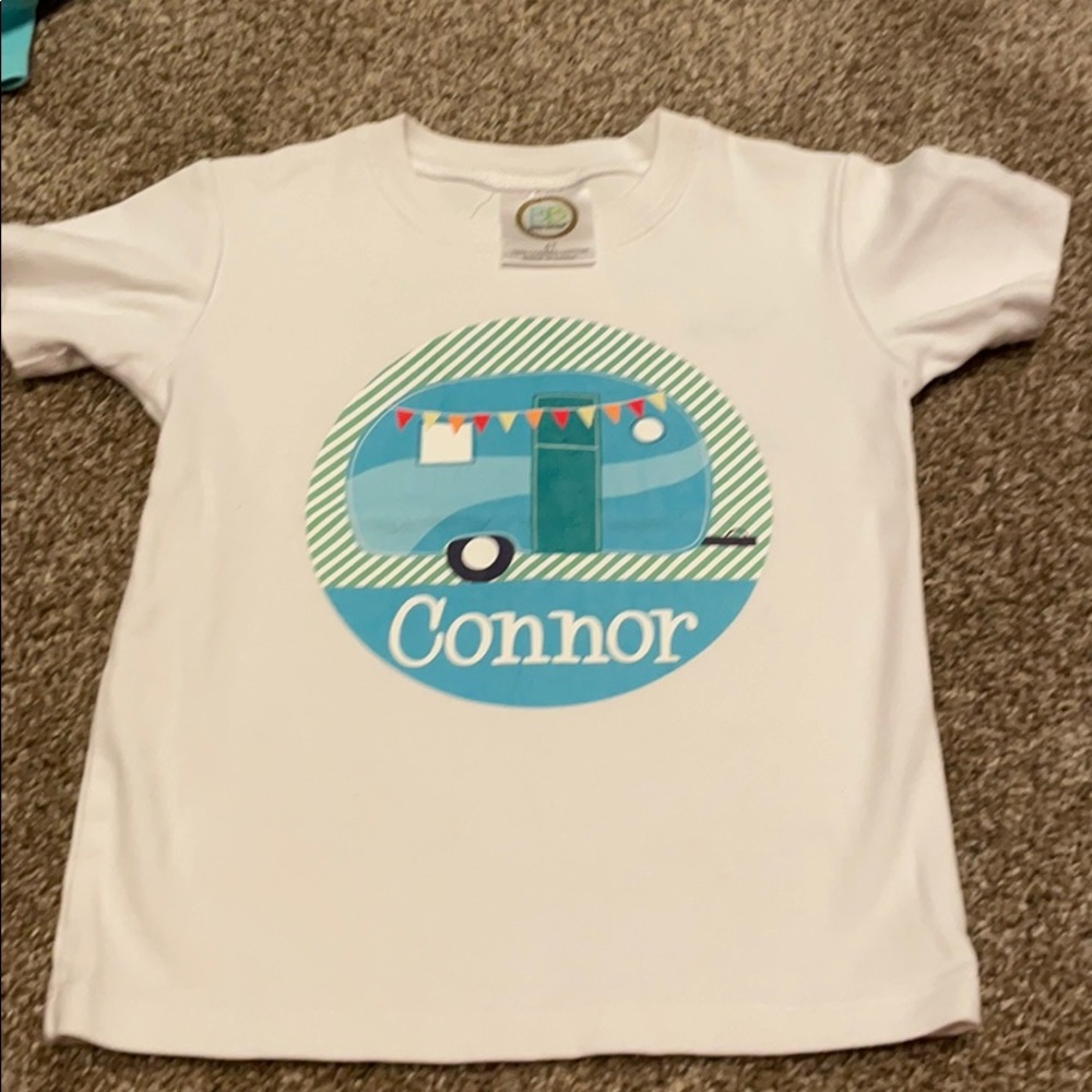 White short sleeve shirt with camper design